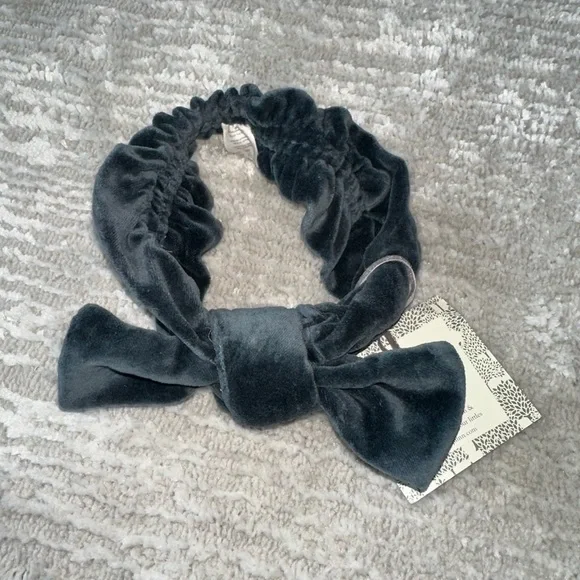 Kate Quinn Baby/Kids Blue Velvour Bow NWT - Picture 1 of 4
